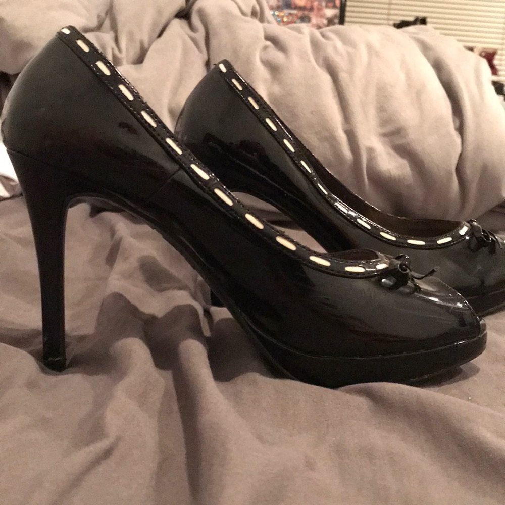 Fioni Black Pumps